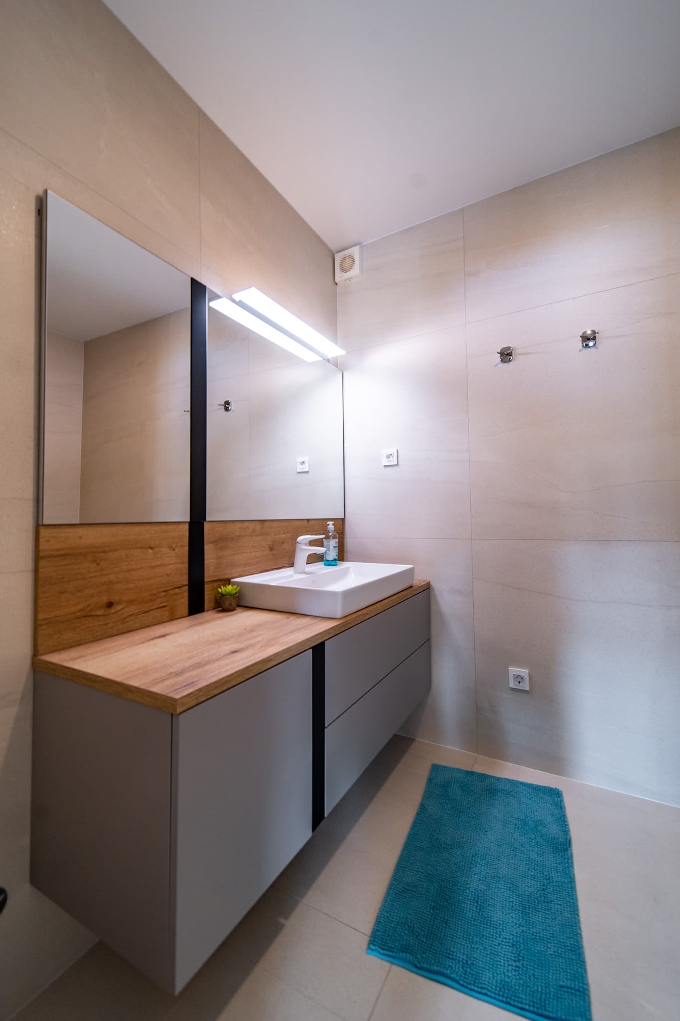 Apartment 1 — Badezimmer