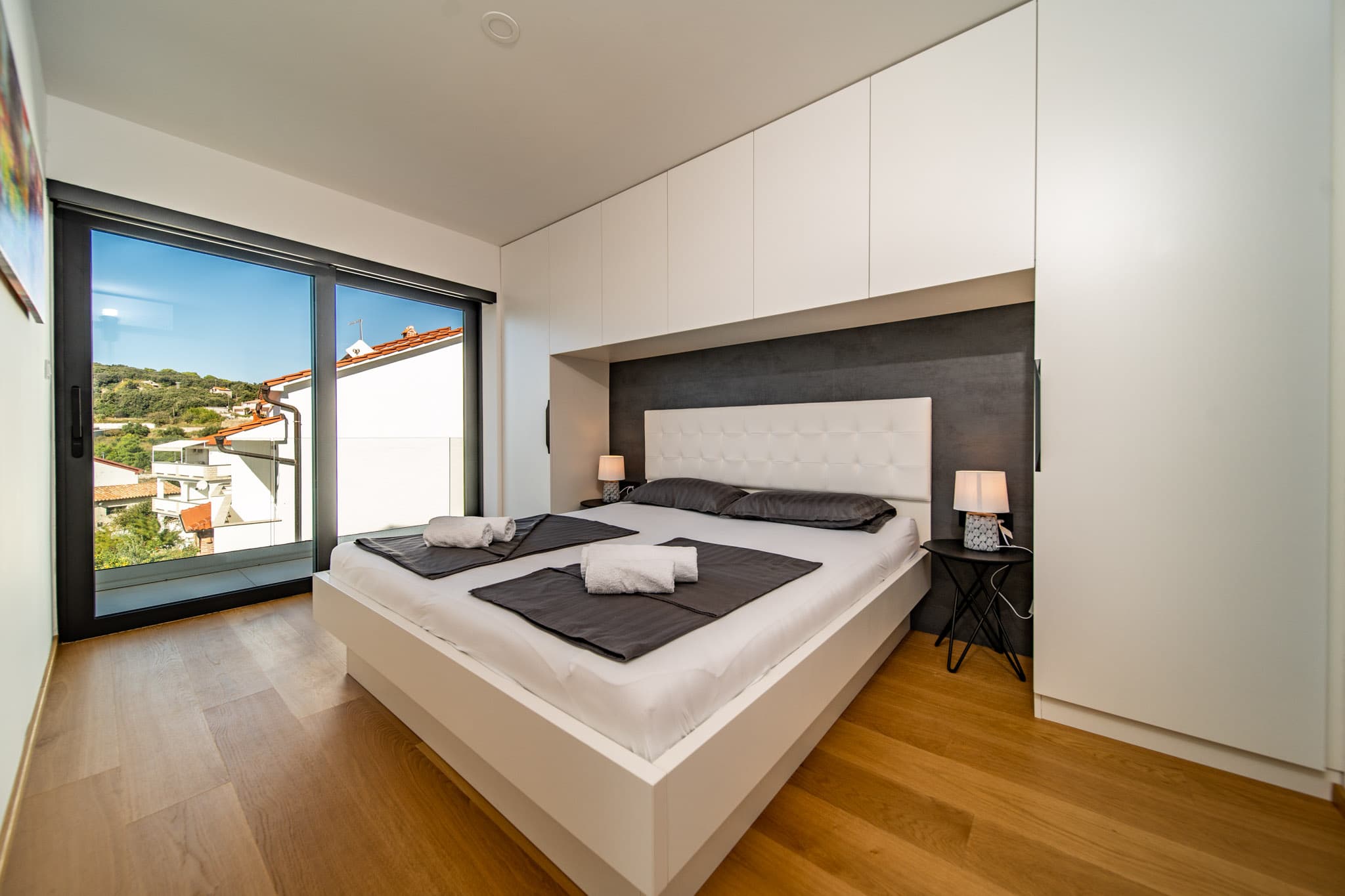 Apartment 2 — Schlafzimmer mit Meerblick