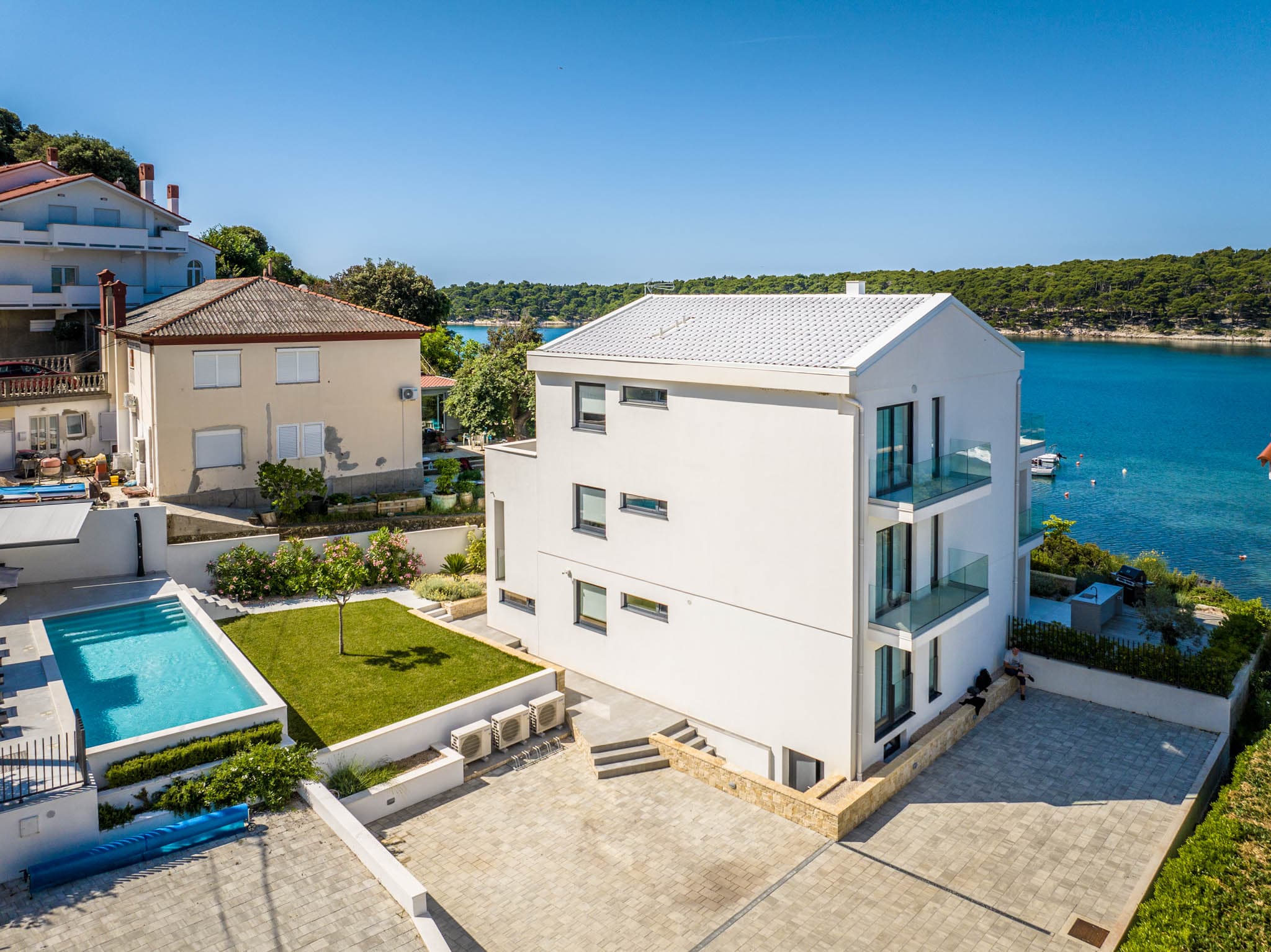 Villa Veronica — Die Villa mit Pool und Bucht